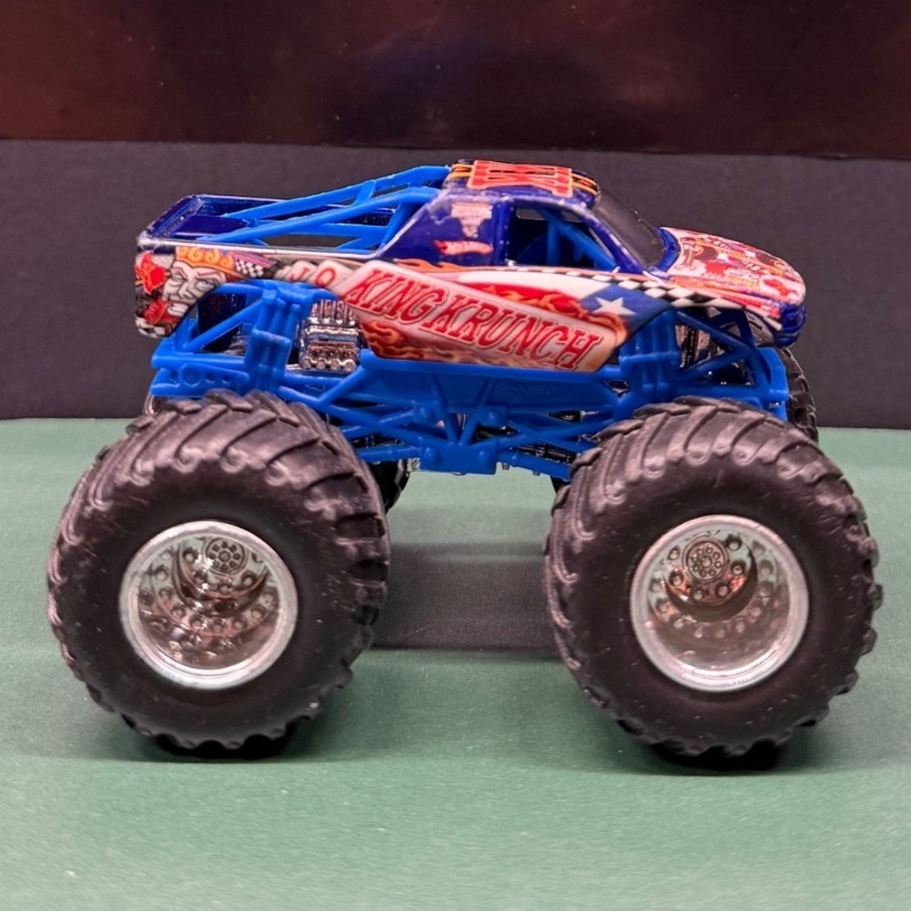 Hot Wheels Monster Jam King Krunch 1:64 Diecast Monster Truck Blue Patriotic KK